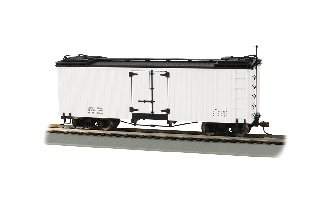 Bachmann On30 Reefer Box Car - White with Black Roof
