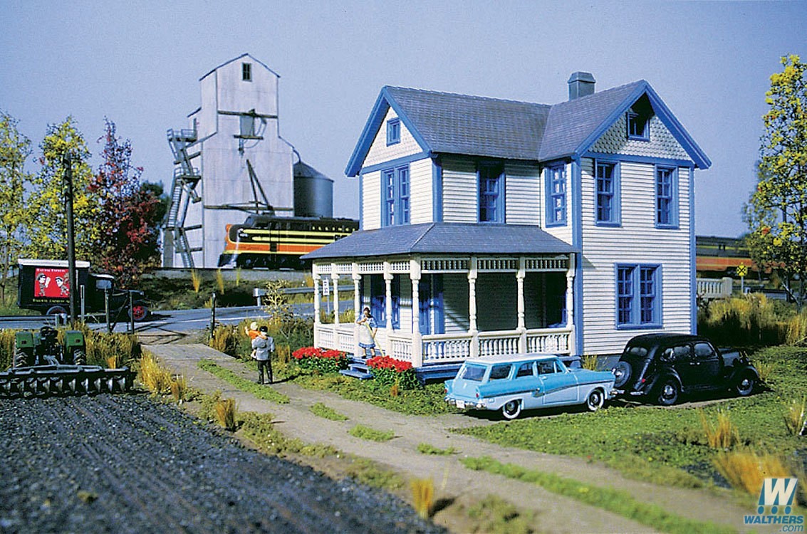 Walthers #933-3651 Aunt Lucy's House - HO Scale Kit