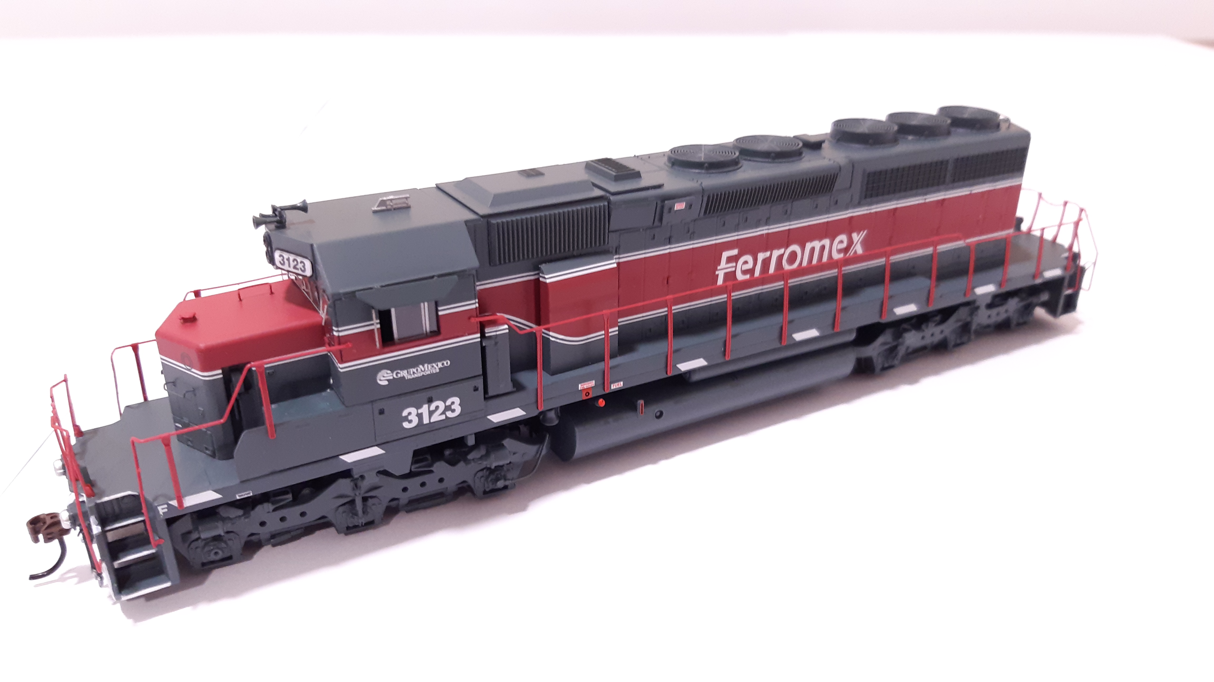 Athearn HO EMD SD40-2 - Ferromex NewScheme # 3123 - DCC+Sound 