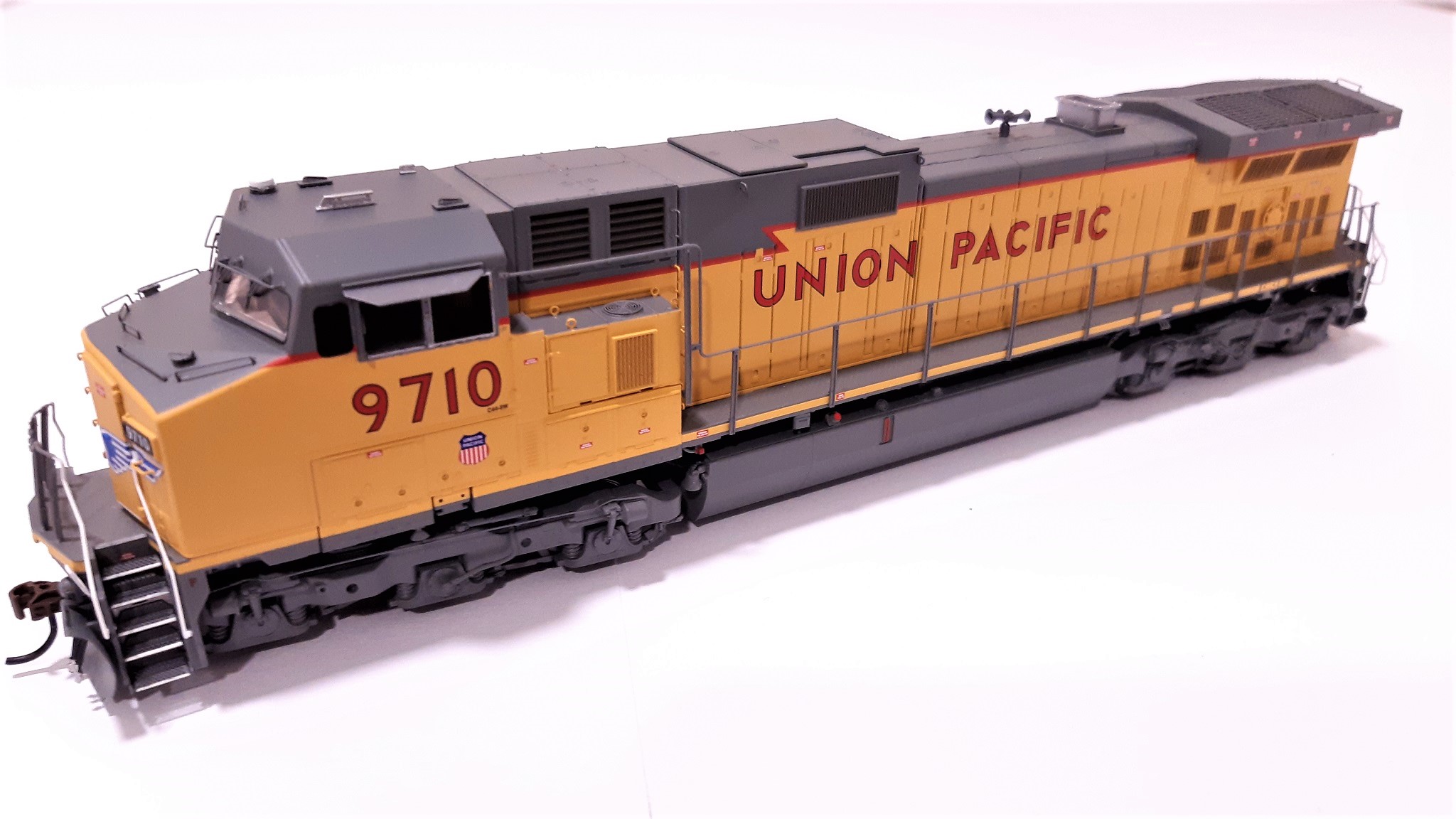 Athearn Genesis HO GE Dash 9-44CW - Union Pacific #9710 - DCC + Sound